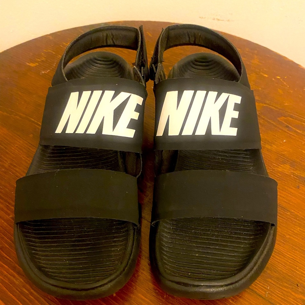 Nike sandals size 6